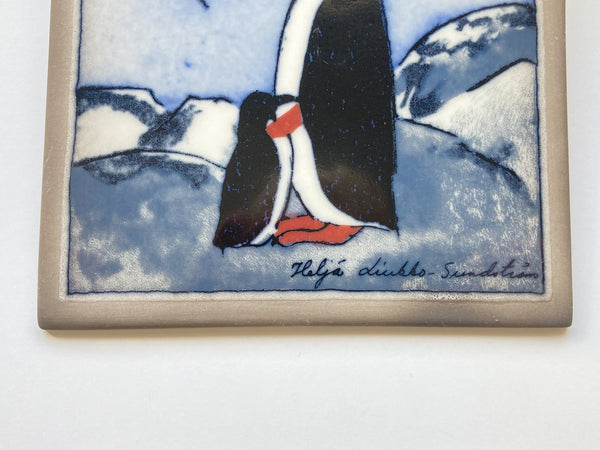 Heljä Liukko-Sundström - Penguin Wall Plate 12x12cm - 'Shelter' Arabia 1992