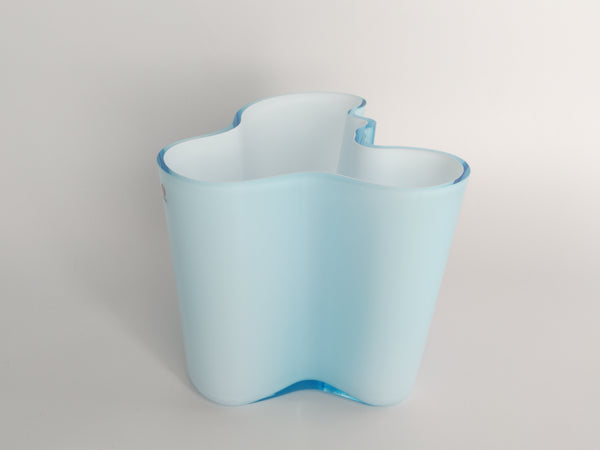 Alvar Aalto - Vase in twin color light blue & white 160mm